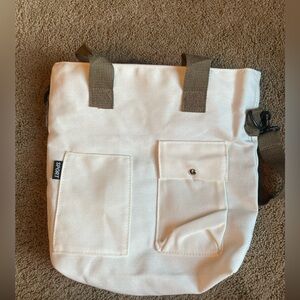Canvas cream/white tote bag.